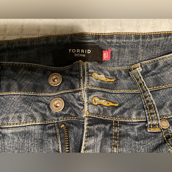 Torrid Size 12R Premium Stretch Skinny Blue Jeans - Picture 3 of 3